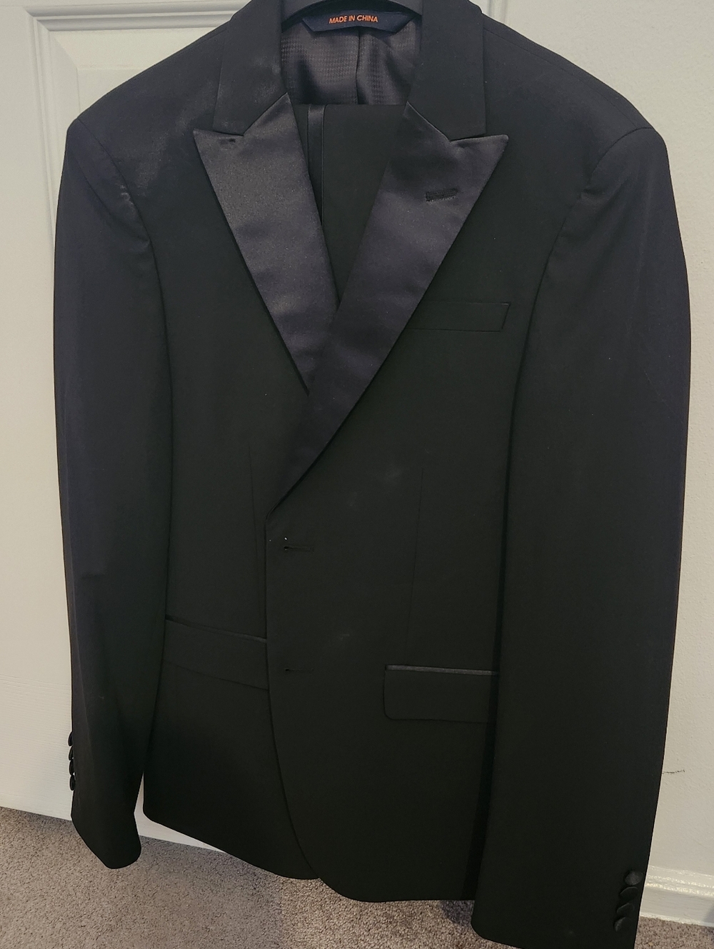 Egara Black Satin Lapel Tuxedo Blazer 36S And Pants Set 30x30